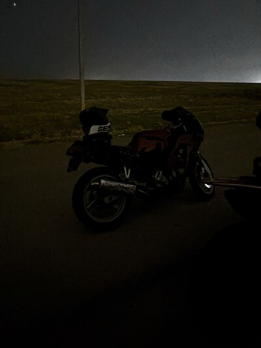 Yamaha FZR250…….