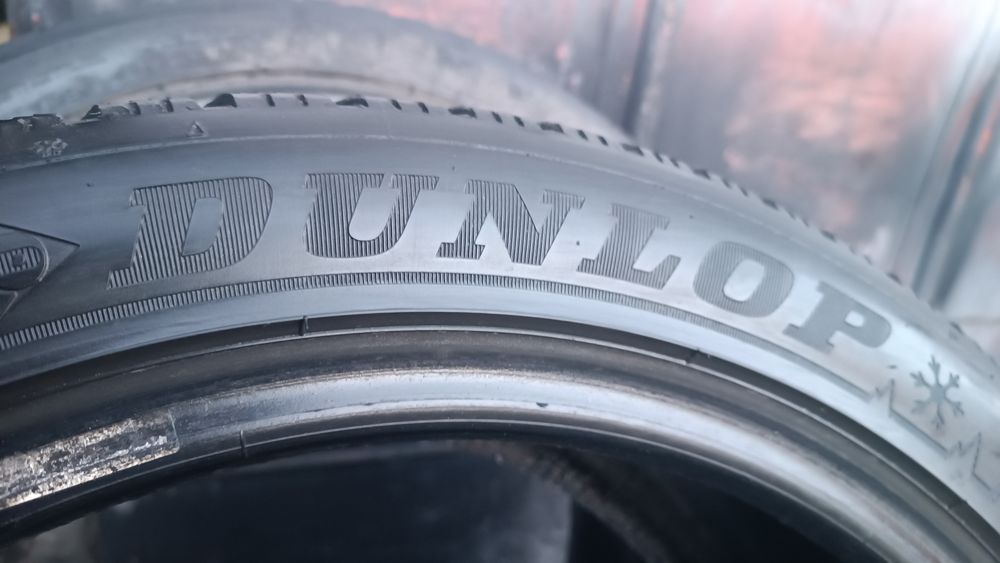 235/45/18 Dunlop