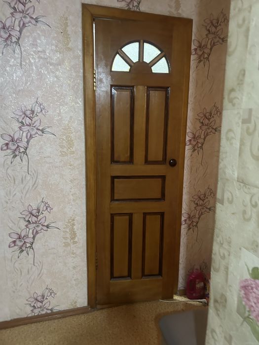 Двери б/у лак натуральное дерево