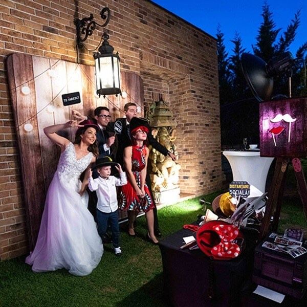 Cabina foto - photo booth - magic mirror pentru orice tip de eveniment