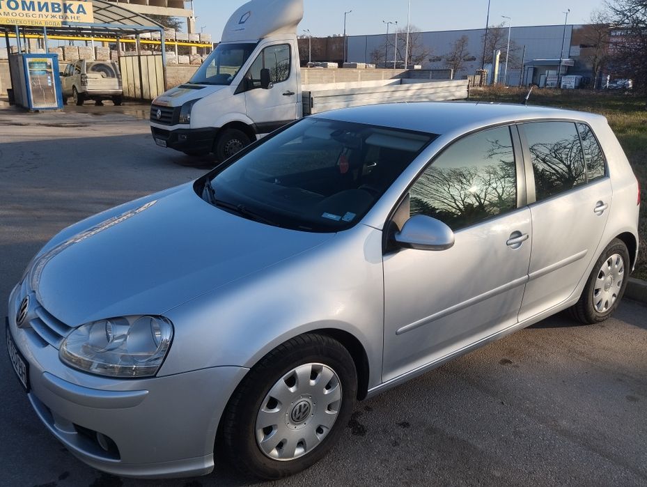 Продавам Голф 5 2.0tdi