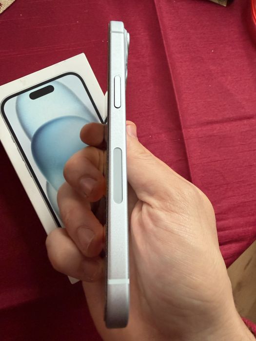 Продавам iPhone 15 128GB 84% батерия, много запазен!
