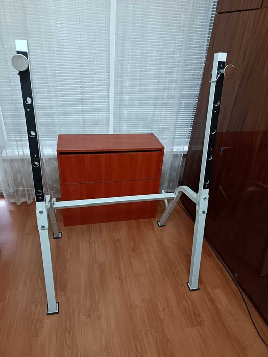 Продавам стойки за клек