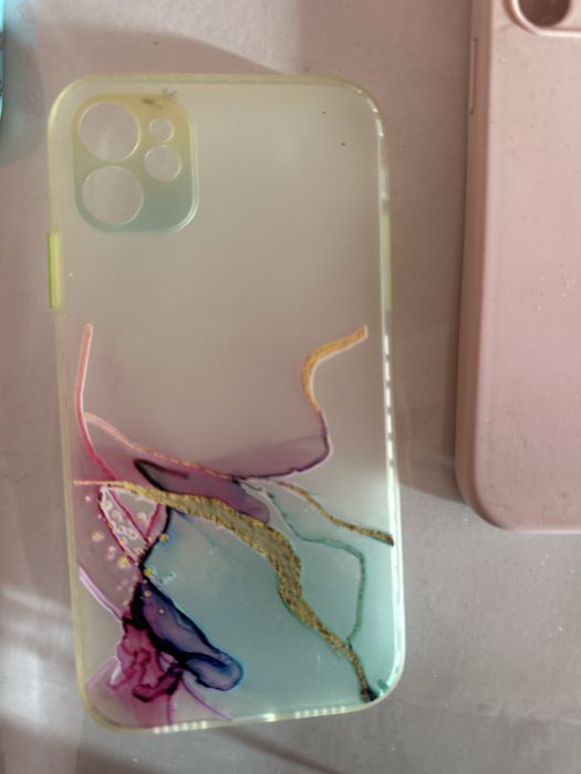 Продам чехлы на айфон 11