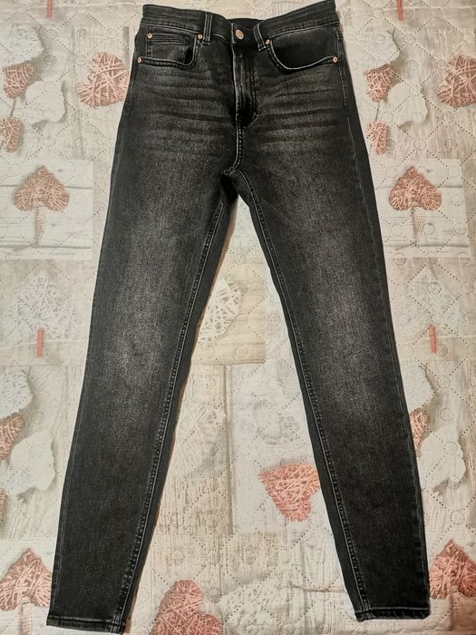 Продавам дънки Stradivarius