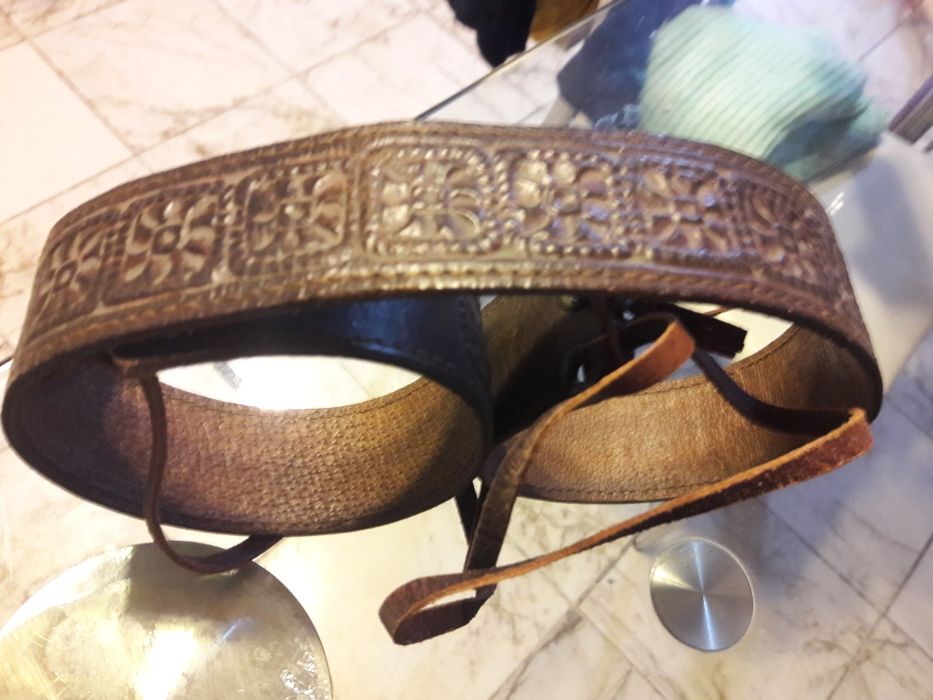 Ретро шнола,колан,панери и дървени кутии.