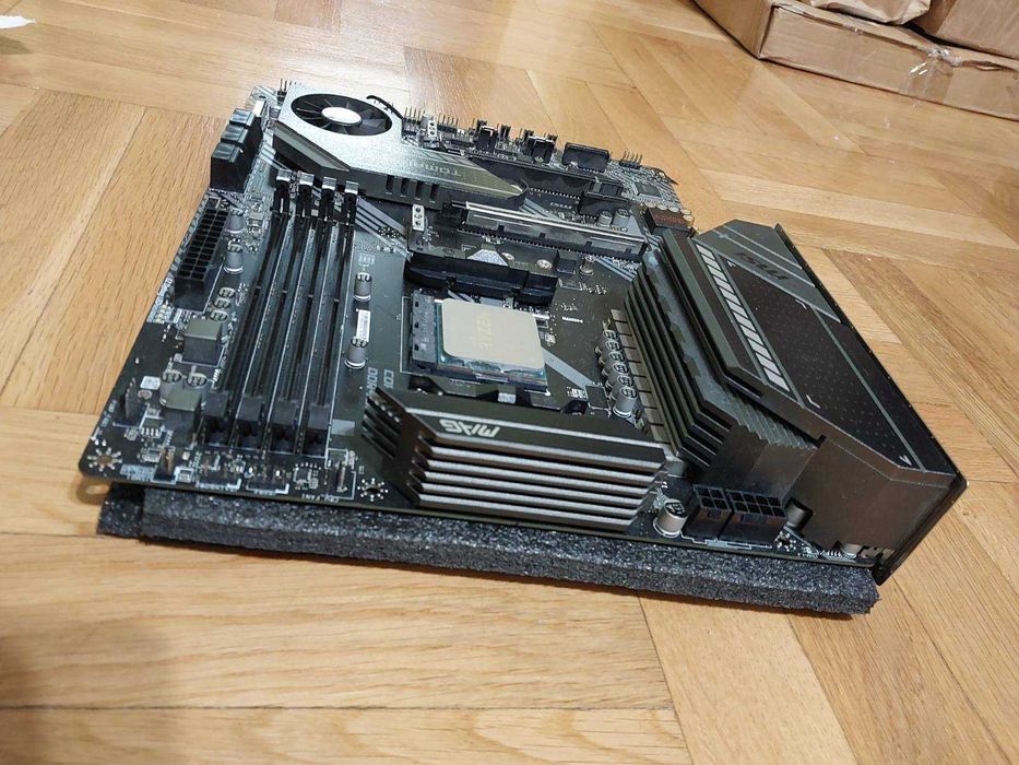 AMD Ryzen 9 5950X + MSI X570 Tomahawk Wi-Fi