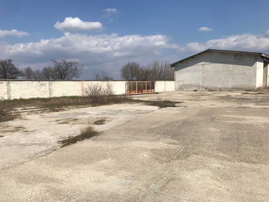 Индустриална база до АМ Тракия – халета 1000 м² + двор 7300 м² – ТИР достъп