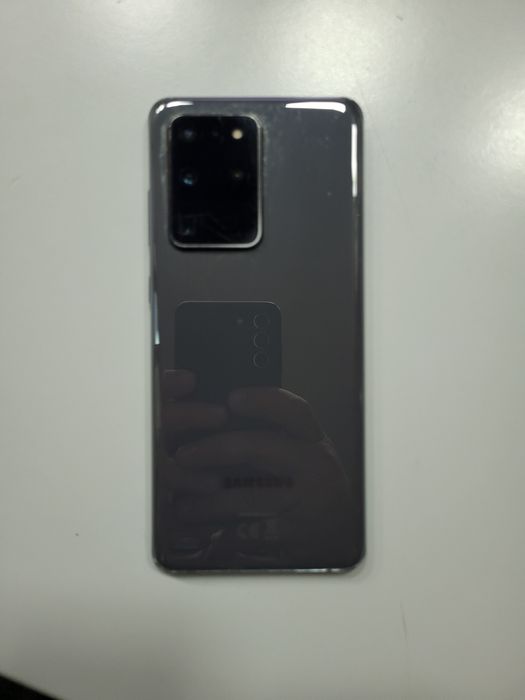 Samsung Galaxy S20 Ultra fisurat nu este impecabil