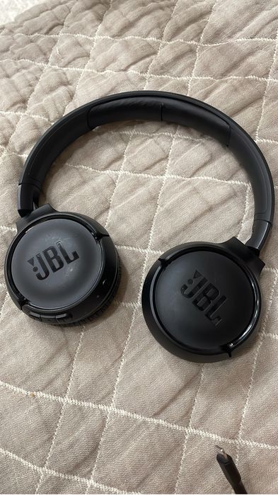 Продаю наушники JBL TUNE 570 TB в хорошем состоянии не дорого