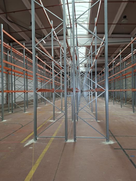 Rafturi metalice industriale reglabile 
Avem orice dimensiuni livram i