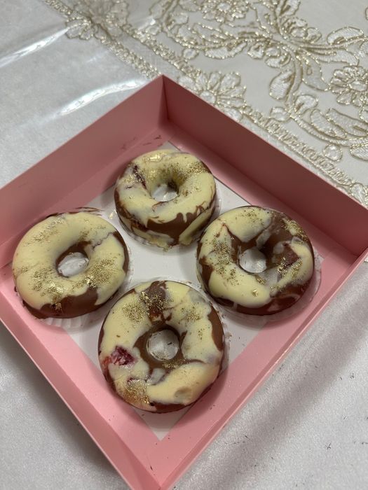 Клубника и фрукты в шоколаде