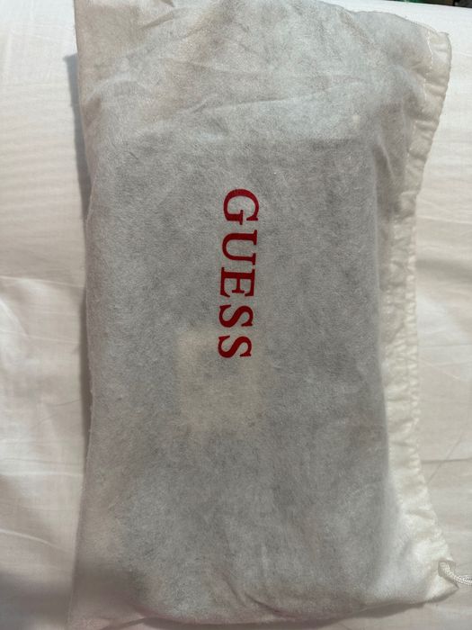 Оригинална Чанта на Guess