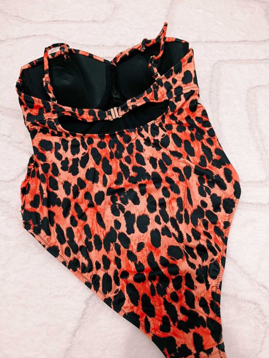 Нов цял бански М