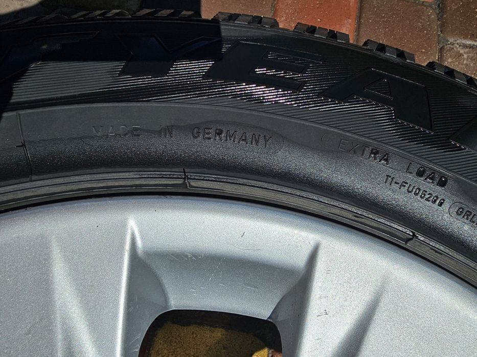 Зимние шины  Goodyear 235  60 R 18