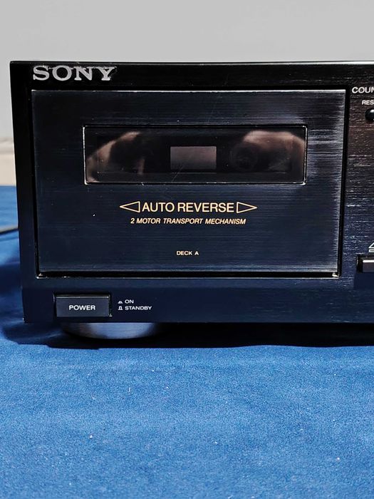 SONY TC-WR590 Stereo Cassette Deck are curelele rupte.