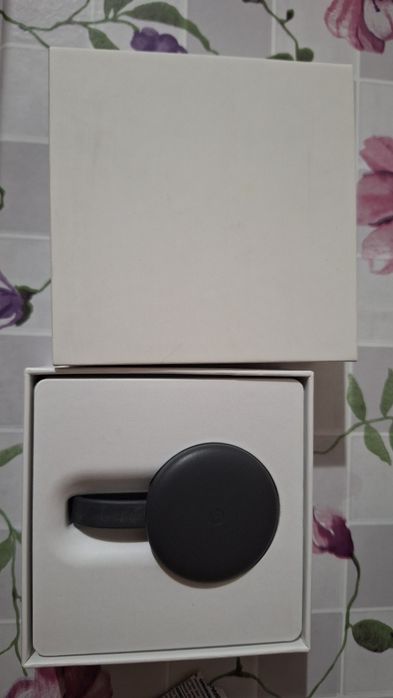 Vând Google Chromecast 3 (model rotund, negru)