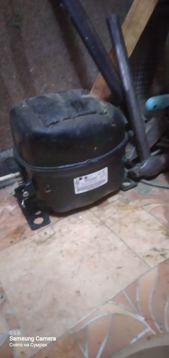 Мотор для холодильнике в рабочем состоянии