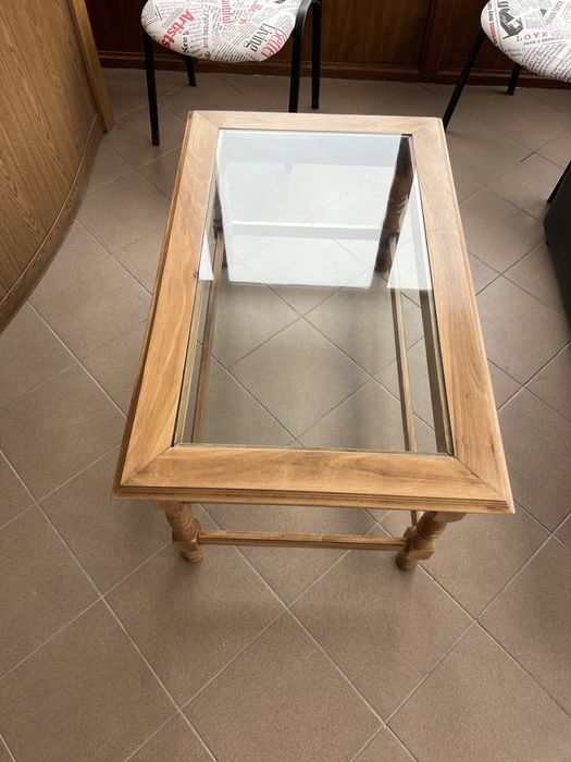 Masuta de cafea cu geam