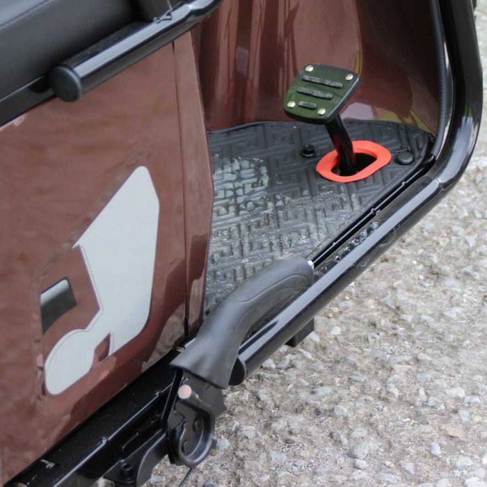 Двуместна CARGO електрическа триколка Max Motors CARGO LUX 1500W BROWN