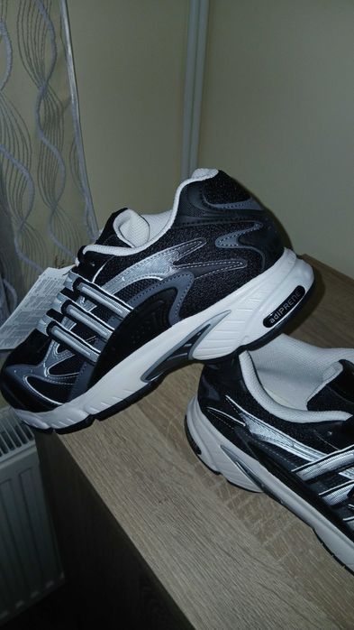 Маратонки Adidas + подарък