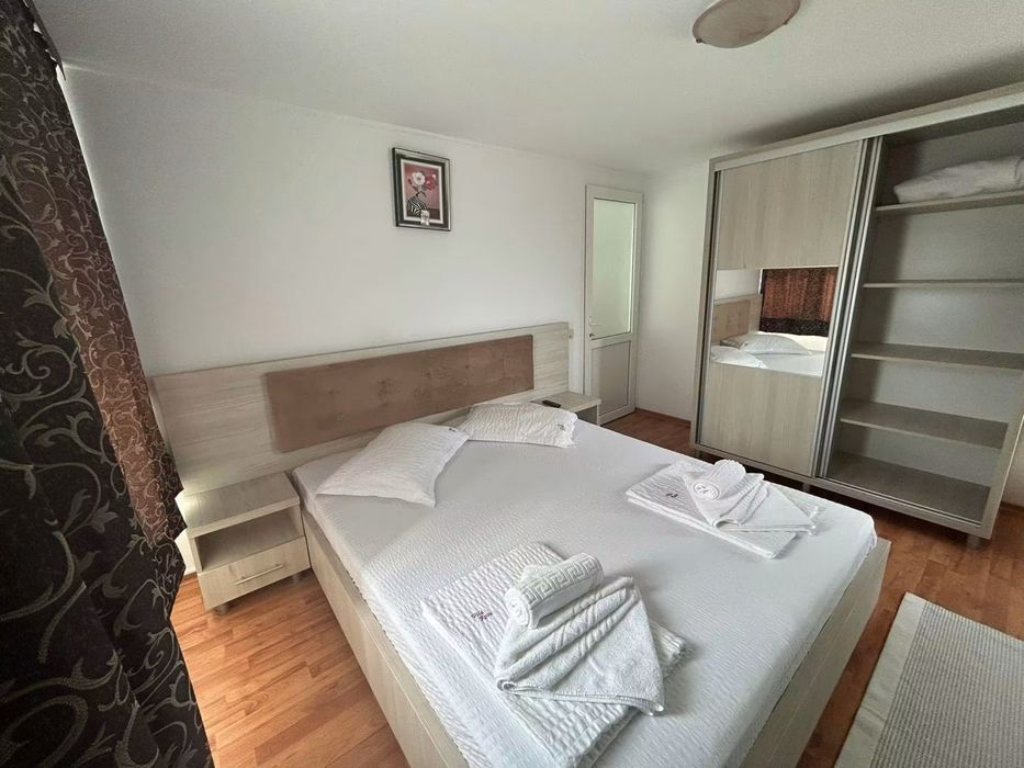 Vila Rosu Costinesti