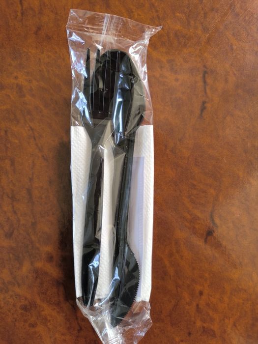 Продам пластиковые приборы набором