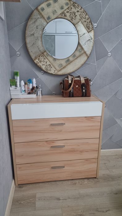 Продается комод с полкой