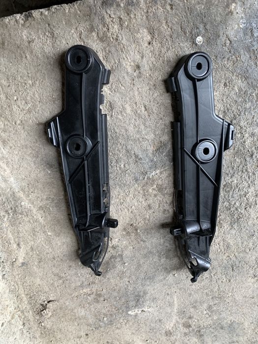 Водачи , Държачи за броня Тойота Авенсис т25 т27 и Тойота Корола Версо