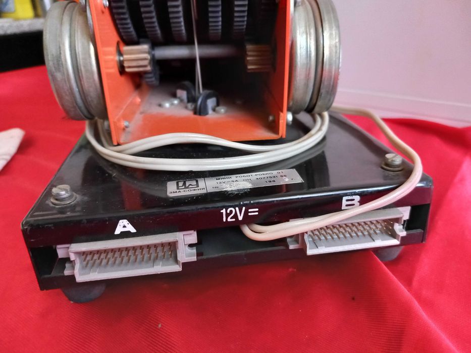 РОБКО 01 и Транспортьор ТР-1, за Компютър Правец 8