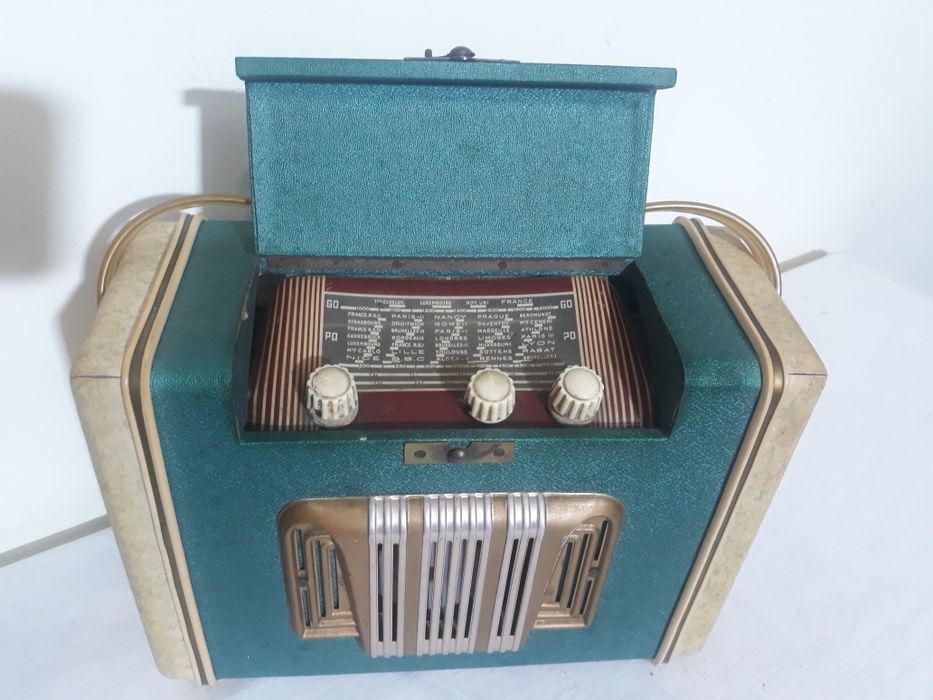 Aparat de radio vechi, de colectie
