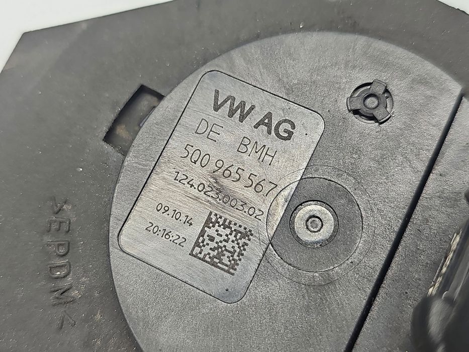 Pompa recirculare apa Volkswagen Touran (5T1) [2015-2022] 5Q0965567 1.