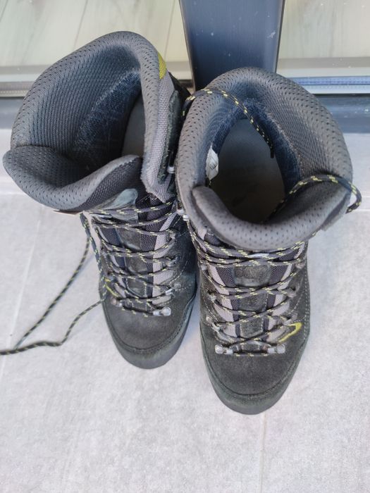 Bocanci 3 trei sezoane Lowa Vantage Mid GTX