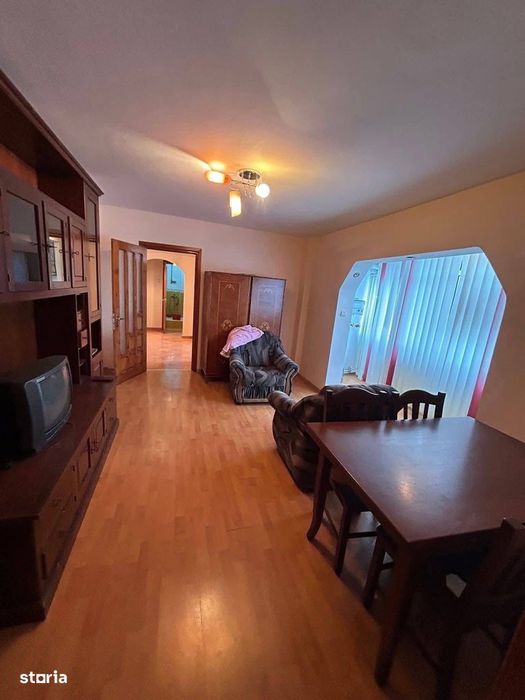 De vanzare apartament cu 3 camere in zona ANAF, situat la etajul 3