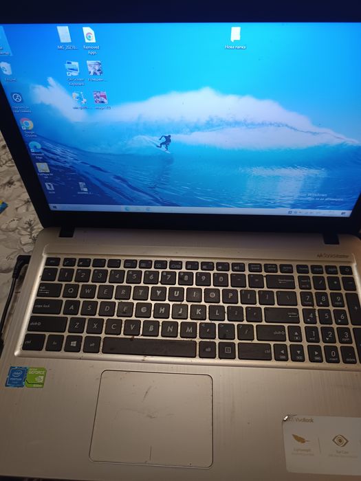 Продавам лаптоп асус