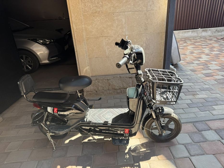 Продам электроскутер sk8,б/у