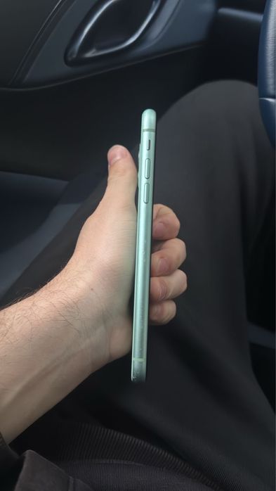 Продам телефон Айфон 11 64