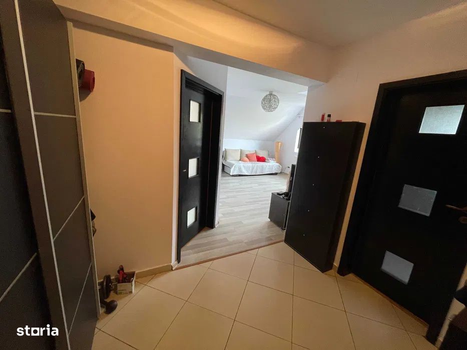 Apartament de vanzare pe doua niveluri 3 camere 61 mp zona Manastur Ed