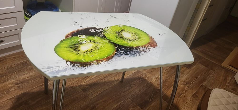 Продам кухонный стол. Состояние отличное