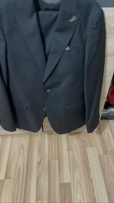 Vand costum negru