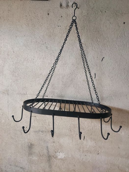 Продавам поставка за посуда