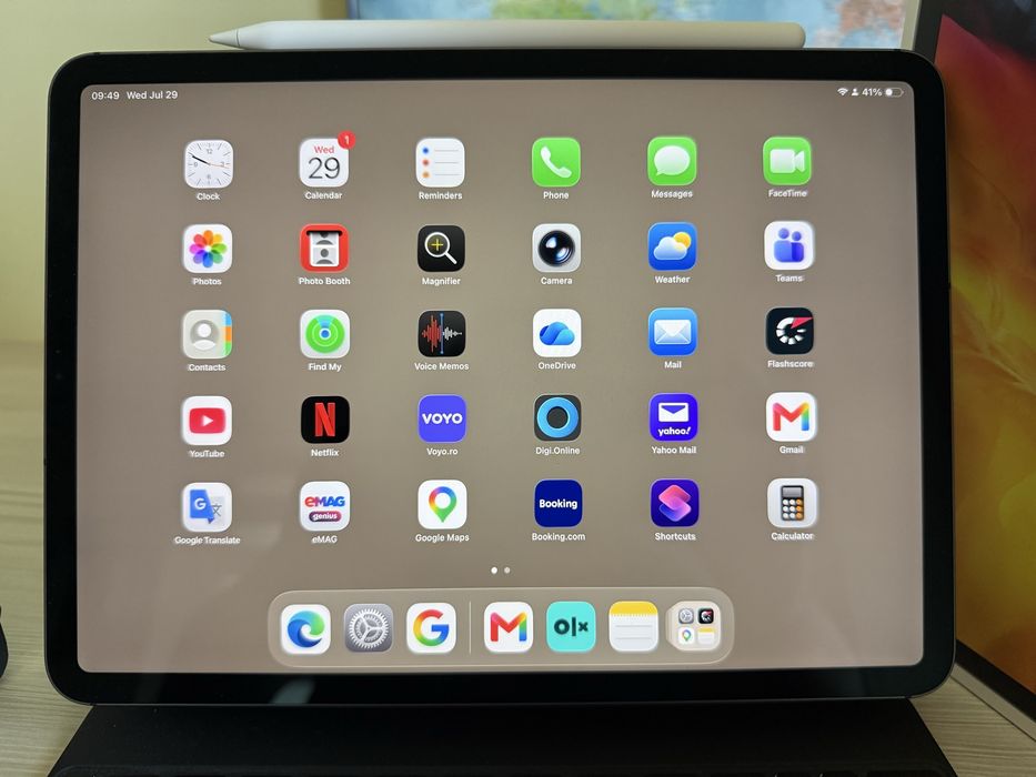 Pachet complet iPad Pro 11" gen. 2, 128GB wi-fi & cellular + Magic Keyboard + Apple Pencil 2 + Husa Smart Folio