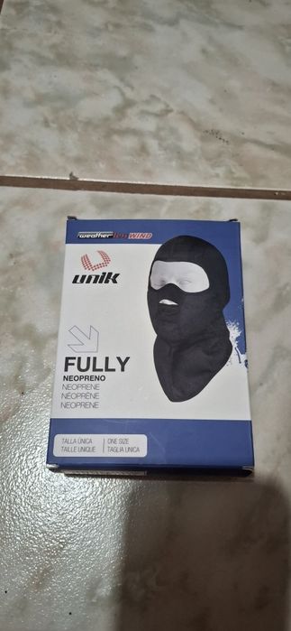 Cagulă Moto – Confort și Protecție, Stare Foarte Bună