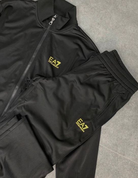 Продам EA7 Armani