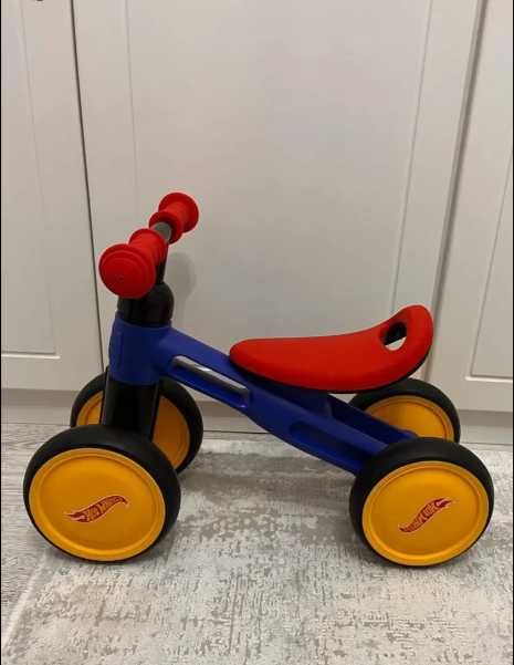 Продам беговел детский