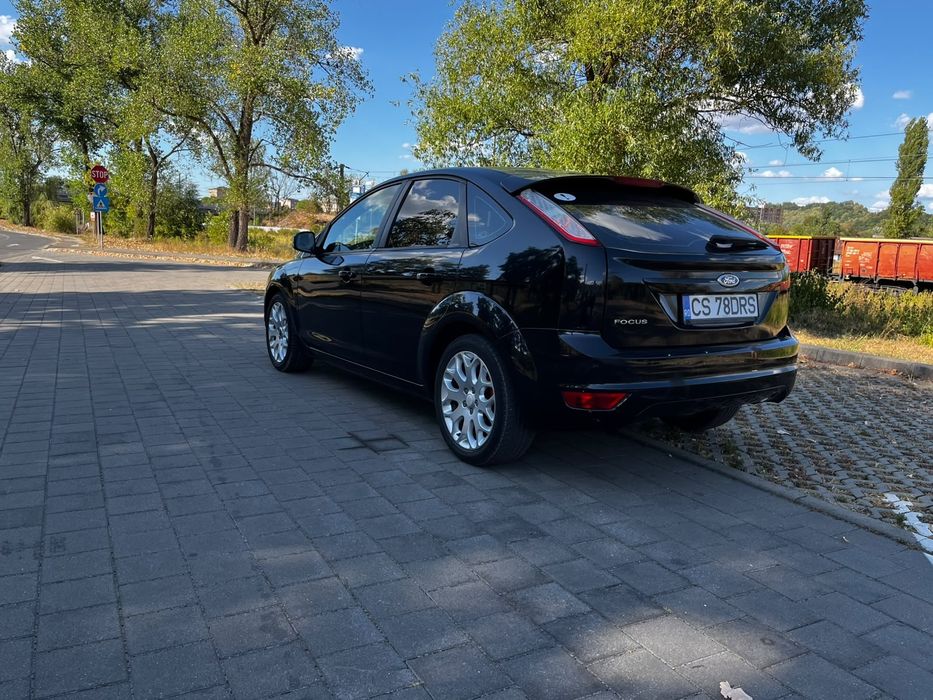 Vând ford focus  1.6 benzină