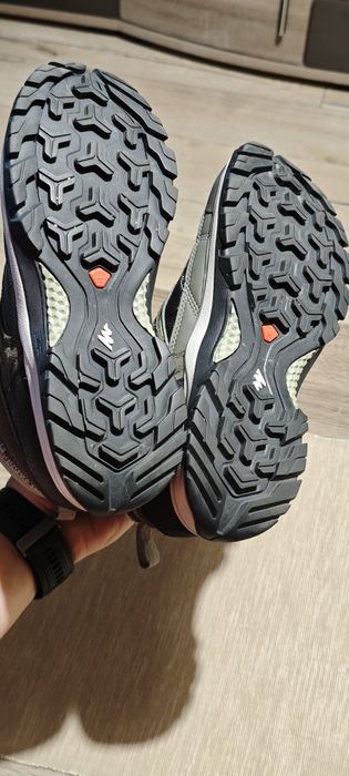 Дамски/Детски туристически обувки Quechua MH100 Mid