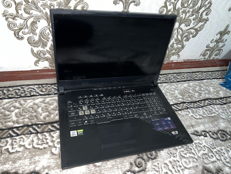 asus rog strix g17 gaming — core i7 10750H, nvidia RTX2060