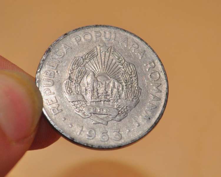 Продавам стари монети