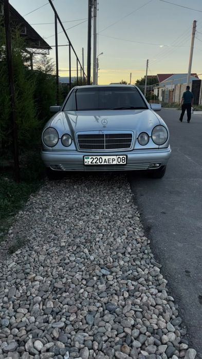 Мерс 210 в хорошем состоянии